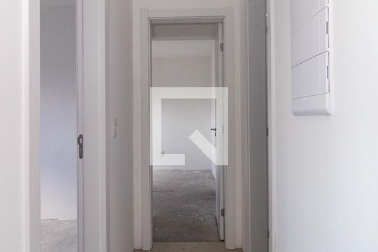 Corredor de apartamento à venda com 2 quartos, 58m² em Santo Antônio, Porto Alegre
