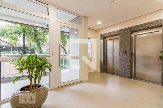Condomínio de apartamento à venda com 3 quartos, 68m² em Santo Antônio, Porto Alegre