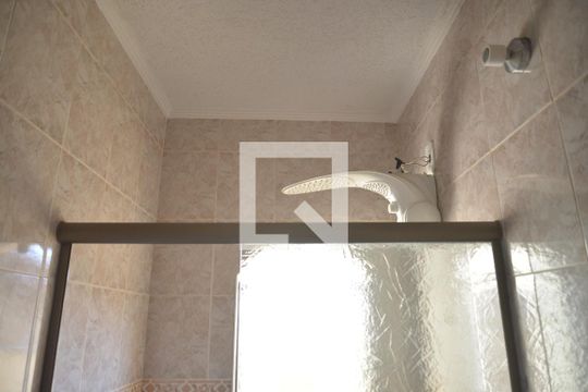 Banheiro da Suíte de casa para alugar com 4 quartos, 240m² em Jardim Rina, Santo André