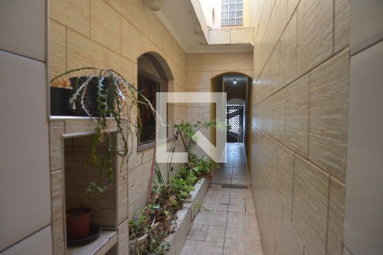 Quintal de casa para alugar com 4 quartos, 240m² em Jardim Rina, Santo André