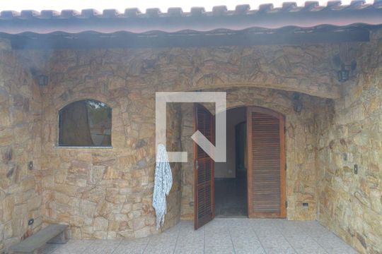 Sacada de casa para alugar com 4 quartos, 240m² em Jardim Rina, Santo André