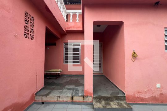 Quintal e área de serviço de casa à venda com 3 quartos, 350m² em Cambuci, São Paulo