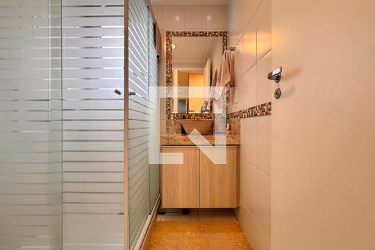Banheiro da Suíte de apartamento à venda com 3 quartos, 115m² em Vila Valparaíso, Santo André