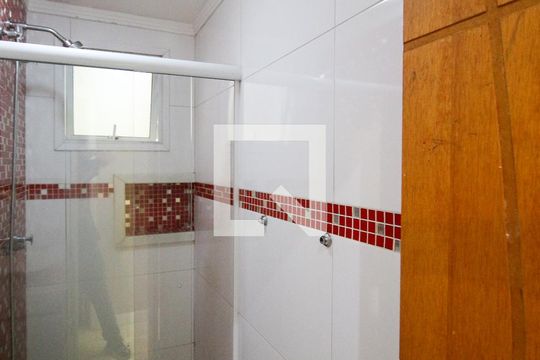 Banheiro de apartamento para alugar com 2 quartos, 48m² em Jardim das Oliveiras, São Paulo