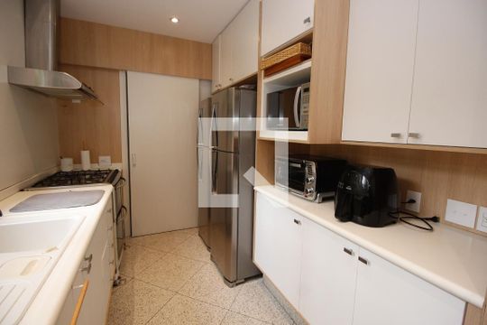 Cozinha de apartamento para alugar com 4 quartos, 278m² em Jardim Fonte do Morumbi, São Paulo
