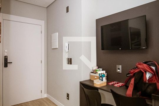 Sala/Quarto/Cozinha de kitnet/studio para alugar com 1 quarto, 23m² em Centro Histórico, Porto Alegre