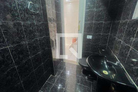 Banheiro de casa para alugar com 2 quartos, 100m² em Centro, Duque de Caxias