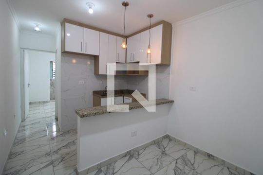 Cozinha de apartamento para alugar com 1 quarto, 30m² em Vila Campo Grande, São Paulo