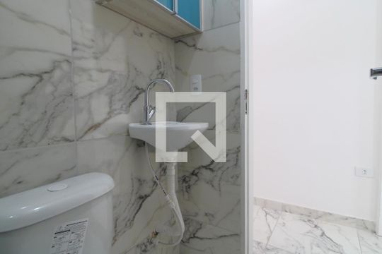 Banheiro de apartamento para alugar com 1 quarto, 30m² em Vila Campo Grande, São Paulo