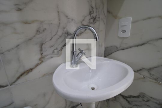 Banheiro de apartamento para alugar com 1 quarto, 30m² em Vila Campo Grande, São Paulo