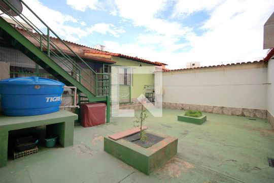 Área comum de casa à venda com 5 quartos, 360m² em Ipiranga, Belo Horizonte