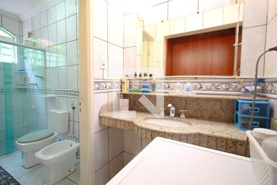 Banheiro da Suíte 1 de casa à venda com 5 quartos, 360m² em Ipiranga, Belo Horizonte