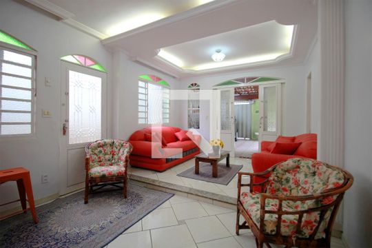 Sala de casa à venda com 5 quartos, 360m² em Ipiranga, Belo Horizonte