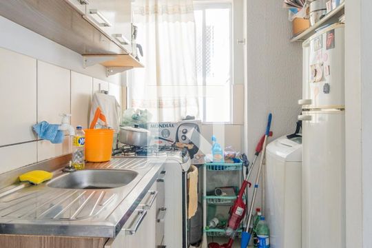 Cozinha de apartamento à venda com 2 quartos, 43m² em Glória, Porto Alegre