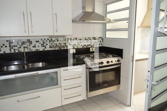 Cozinha de casa à venda com 4 quartos, 209m² em Jardim da Gloria, São Paulo