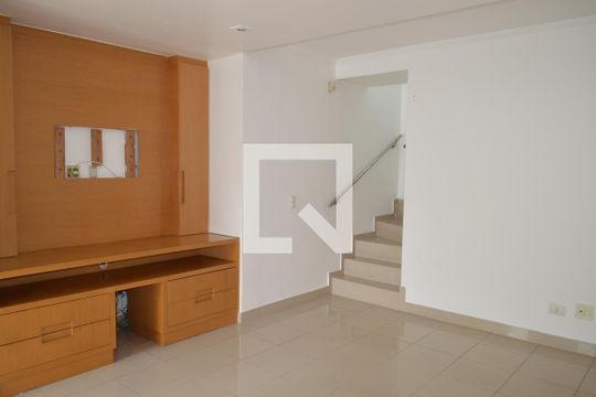 Casa à venda com 4 quartos, 209m² em Jardim da Gloria, São Paulo