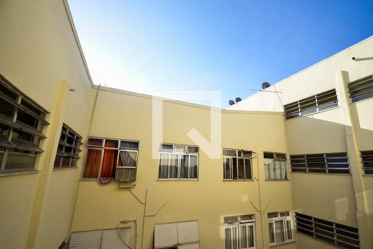 Vista da Sala de apartamento para alugar com 2 quartos, 42m² em Maracanã, Rio de Janeiro