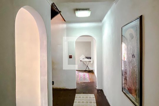 Corredor de casa à venda com 2 quartos, 215m² em Vila Bertioga, São Paulo