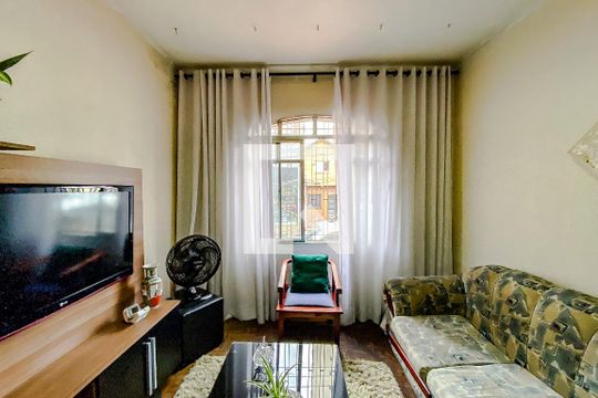 Sala de casa à venda com 2 quartos, 215m² em Vila Bertioga, São Paulo