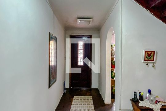 Corredor de casa à venda com 2 quartos, 215m² em Vila Bertioga, São Paulo