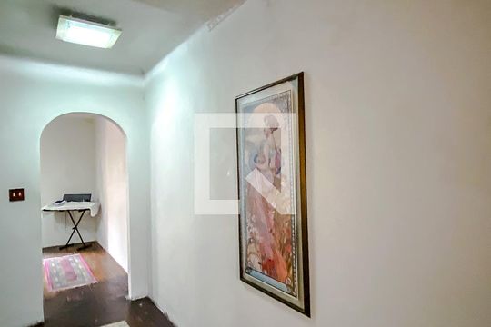 Corredor de casa à venda com 2 quartos, 215m² em Vila Bertioga, São Paulo