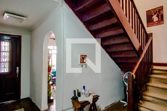 Corredor de casa à venda com 2 quartos, 215m² em Vila Bertioga, São Paulo