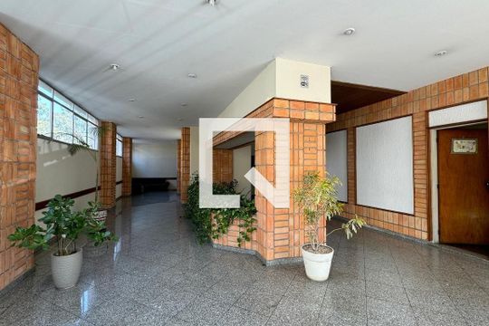 Hall social de apartamento à venda com 2 quartos, 75m² em Centro, Barueri