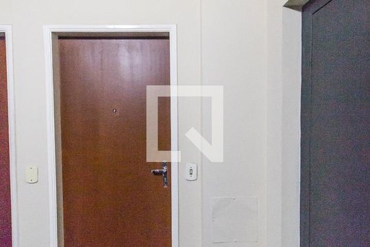 Entrada de apartamento à venda com 2 quartos, 75m² em Centro, Barueri