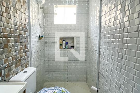 Banheiro da Suíte de casa à venda com 2 quartos, 250m² em Vila Pereira Cerca, São Paulo