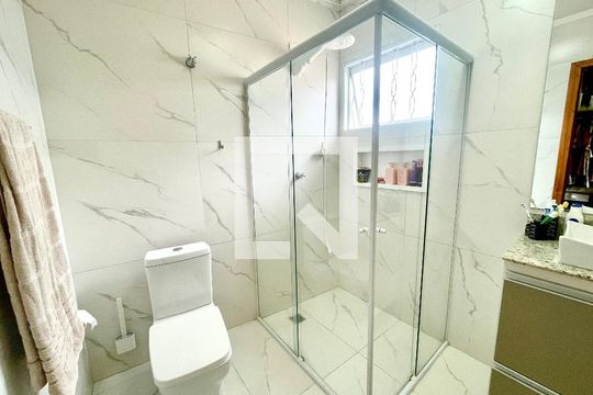 Banheiro da Suíte de casa à venda com 3 quartos, 256m² em Jardim Sao Vicente, Jundiaí