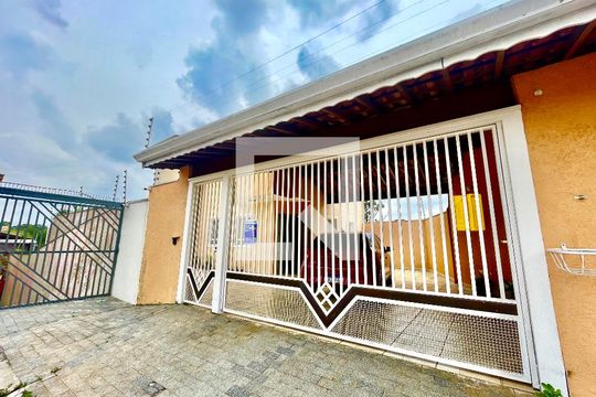 Fachada de casa à venda com 3 quartos, 256m² em Jardim Sao Vicente, Jundiaí