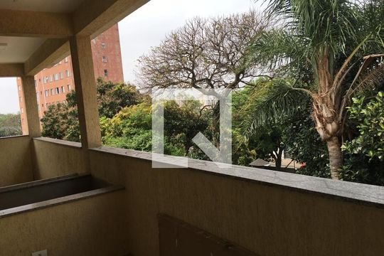 Sacada de casa à venda com 6 quartos, 200m² em Jardim da Saúde, São Paulo