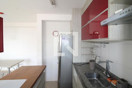 Cozinha de apartamento para alugar com 2 quartos, 50m² em Limão, São Paulo