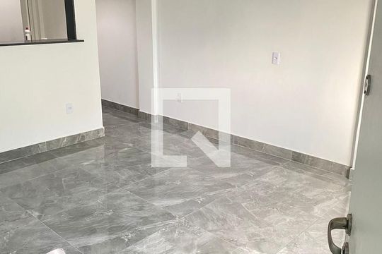 Sala de apartamento para alugar com 1 quarto, 60m² em Recreio dos Bandeirantes, Rio de Janeiro