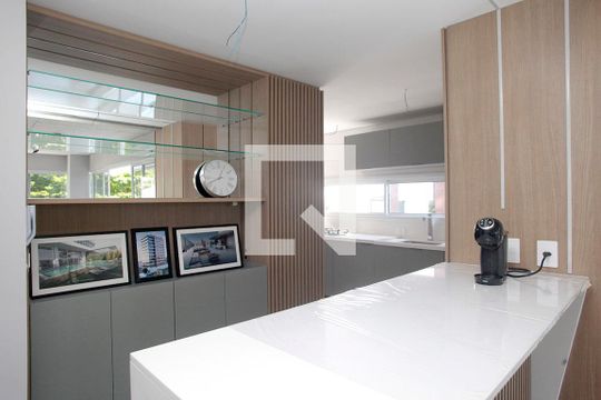 Cozinha + Área de Serviço de apartamento à venda com 3 quartos, 129m² em Petrópolis, Porto Alegre