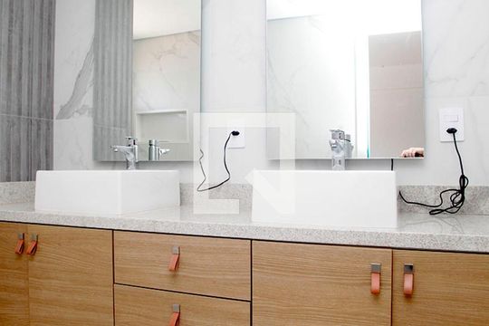 Banheiro Quarto 1 Suíte de apartamento à venda com 3 quartos, 129m² em Petrópolis, Porto Alegre
