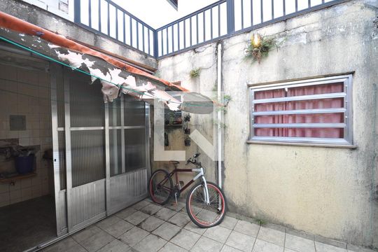 Quintal de casa à venda com 3 quartos, 153m² em Vila Constança, São Paulo