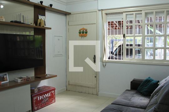 Casa à venda com 3 quartos, 120m² em Jardim Itu, Porto Alegre