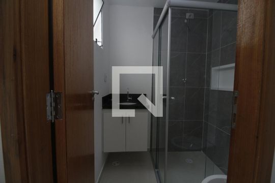 Banheiro de apartamento à venda com 2 quartos, 41m² em Vila Carrão, São Paulo