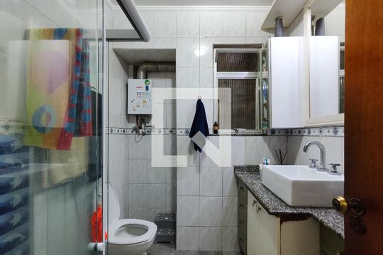 Banheiro de apartamento para alugar com 2 quartos, 75m² em Maracanã, Rio de Janeiro