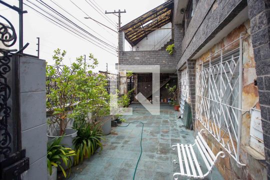 Quintal de casa à venda com 3 quartos, 430m² em Vila Luiz Casa, São Bernardo do Campo