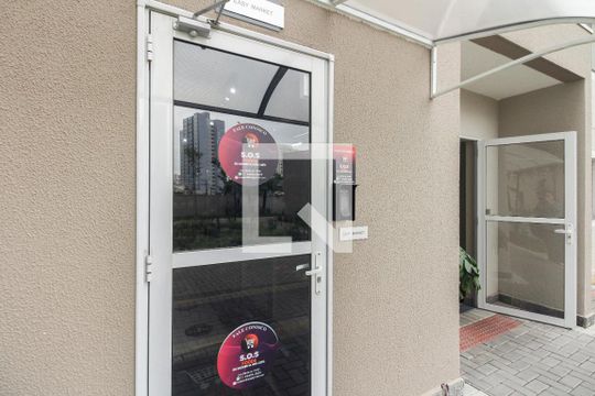 Condomínio - Mercado  de apartamento para alugar com 2 quartos, 40m² em Tatuapé, São Paulo