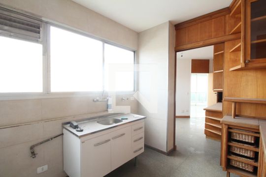 Cozinha - Armários de apartamento à venda com 4 quartos, 198m² em Vila Suzana, São Paulo