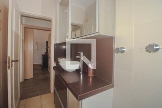 Banheiro Social 2 de casa para alugar com 5 quartos, 1089m² em Jardim Itu, Porto Alegre