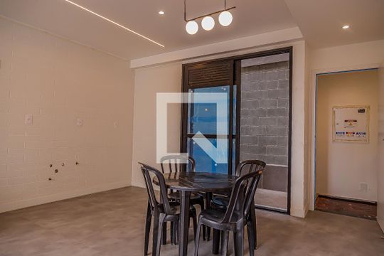 Sala/Cozinha de casa de condomínio à venda com 2 quartos, 148m² em Vila Alexandria, São Paulo