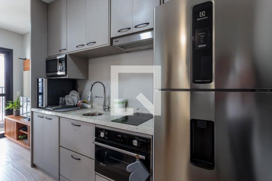 Cozinha de apartamento para alugar com 1 quarto, 29m² em Indianópolis, São Paulo
