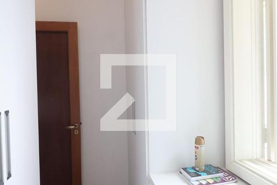 Closet de casa à venda com 3 quartos, 245m² em Centro, Canoas