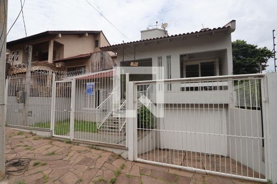 Fachada de casa à venda com 3 quartos, 245m² em Centro, Canoas