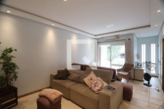 Casa à venda com 3 quartos, 245m² em Centro, Canoas