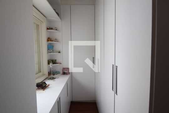 Closet de casa à venda com 3 quartos, 245m² em Centro, Canoas